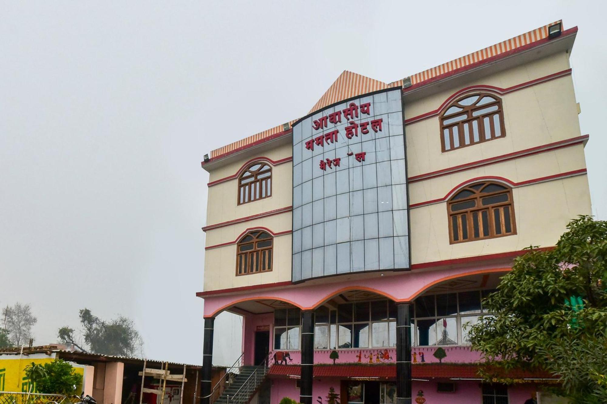 Oyo Flagship Mamta Hotel Hajipur ภายนอก รูปภาพ